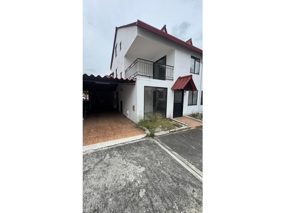 EN VENTA CASA EN LA AVENIDA SUR PEREIRA