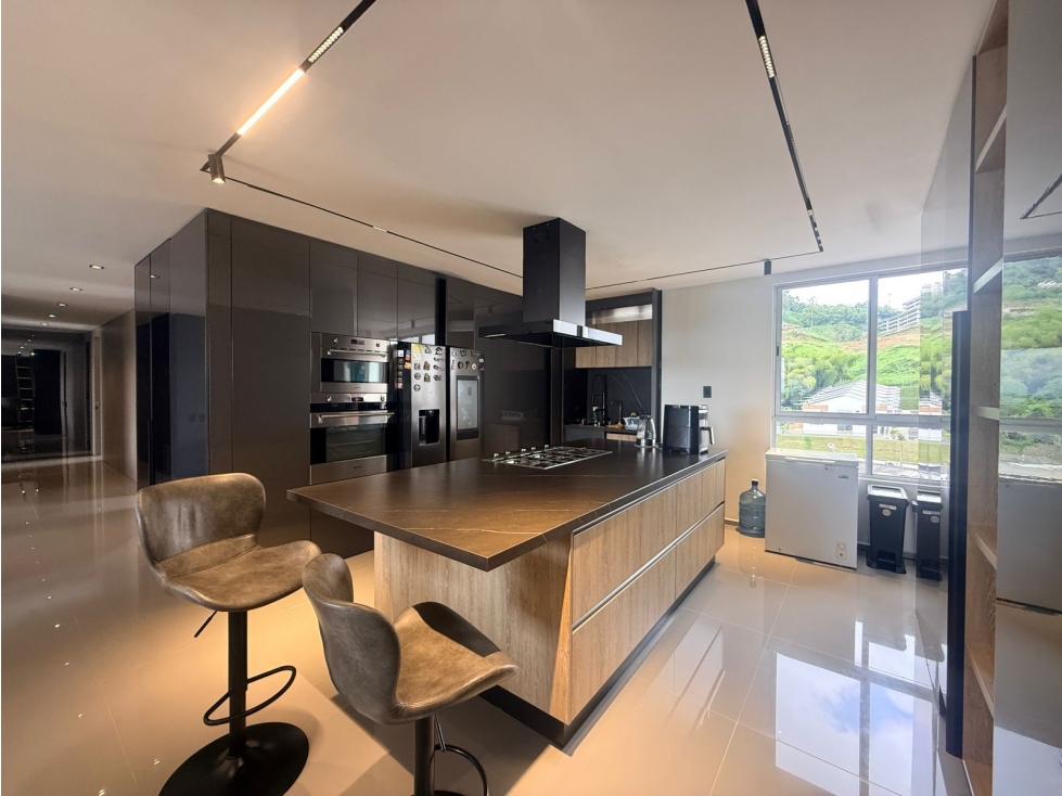 EN VENTA LUJOSO APARTAMENTO EN PINARES PEREIRA