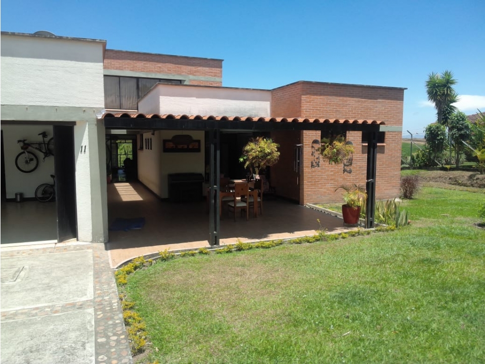 EN VENTA CASA CAMPESTRE VÍA ARMENIA PEREIRA