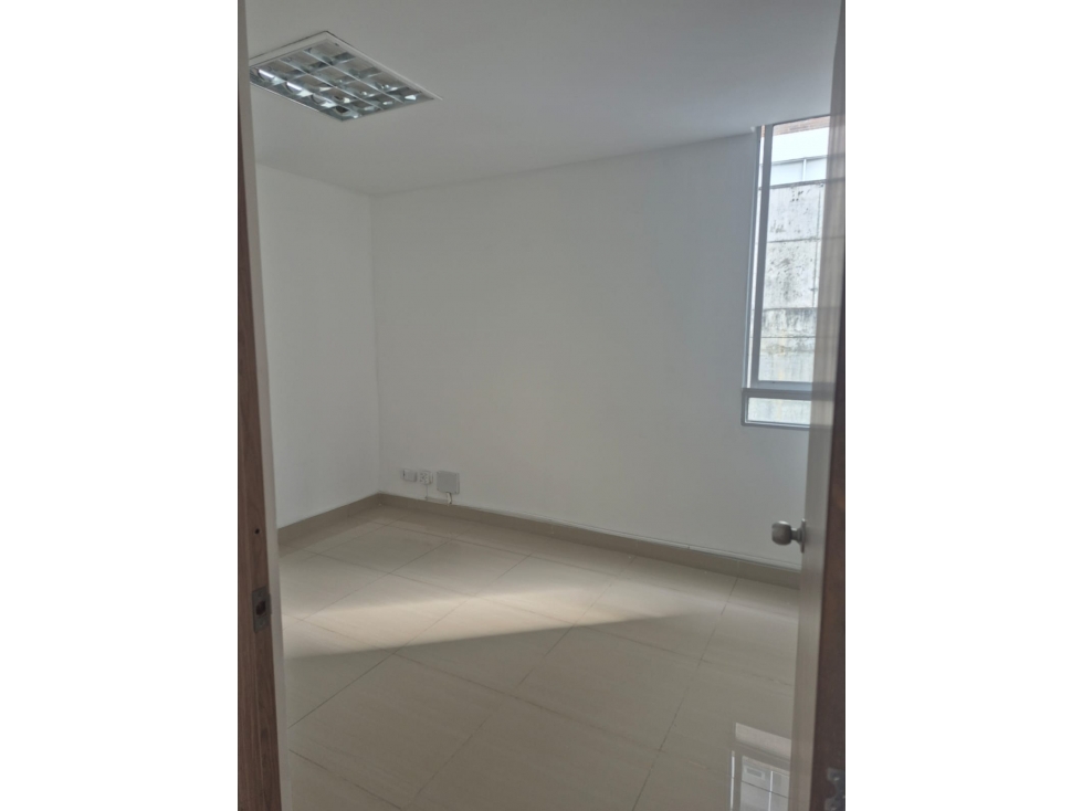 OFICINA EN ARRIENDO 39 M² Y 1 PARQUEADERO EN ALPES, PEREIRA — foto 3