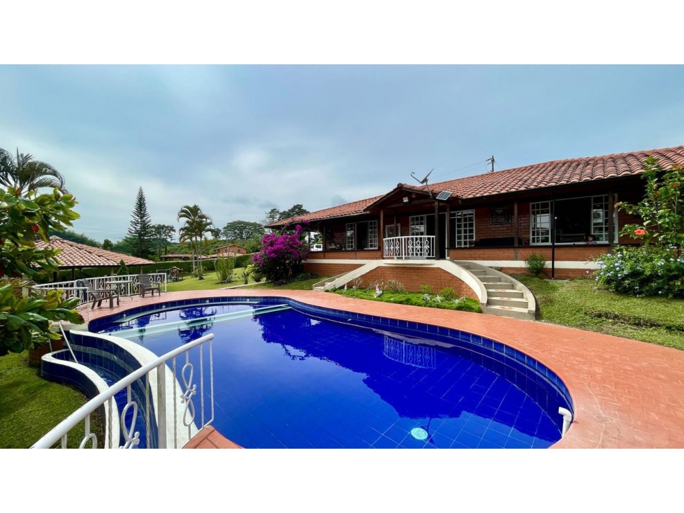 EN VENTA CASA CAMPESTRE VIA PEREIRA ALCALA