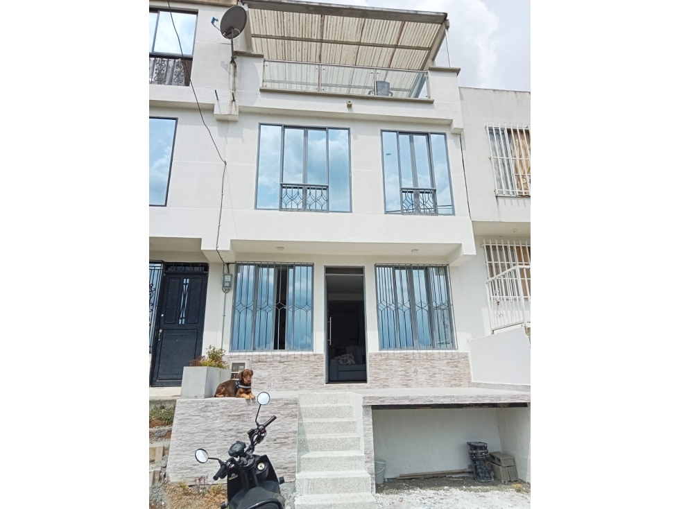 EN VENTA CASA SECTOR AV EL POLLO DOSQUEBRADAS RISARALDA