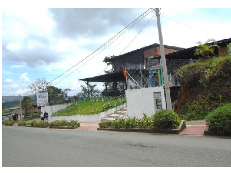 EN VENTA PROPIEDAD CON 6 LOCALES COMERCIALES EN BELALCAZAR CALDAS - 3