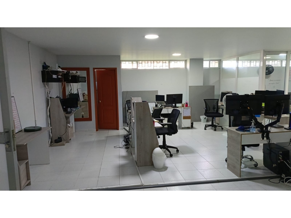EN RENTA OFICINA EN EL SECTOR DE ALAMOS PEREIRA — foto 2