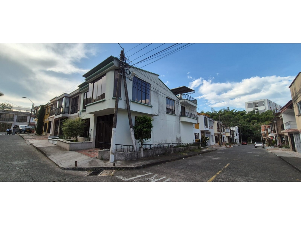 EN VENTA CASA EN CORALES PEREIRA