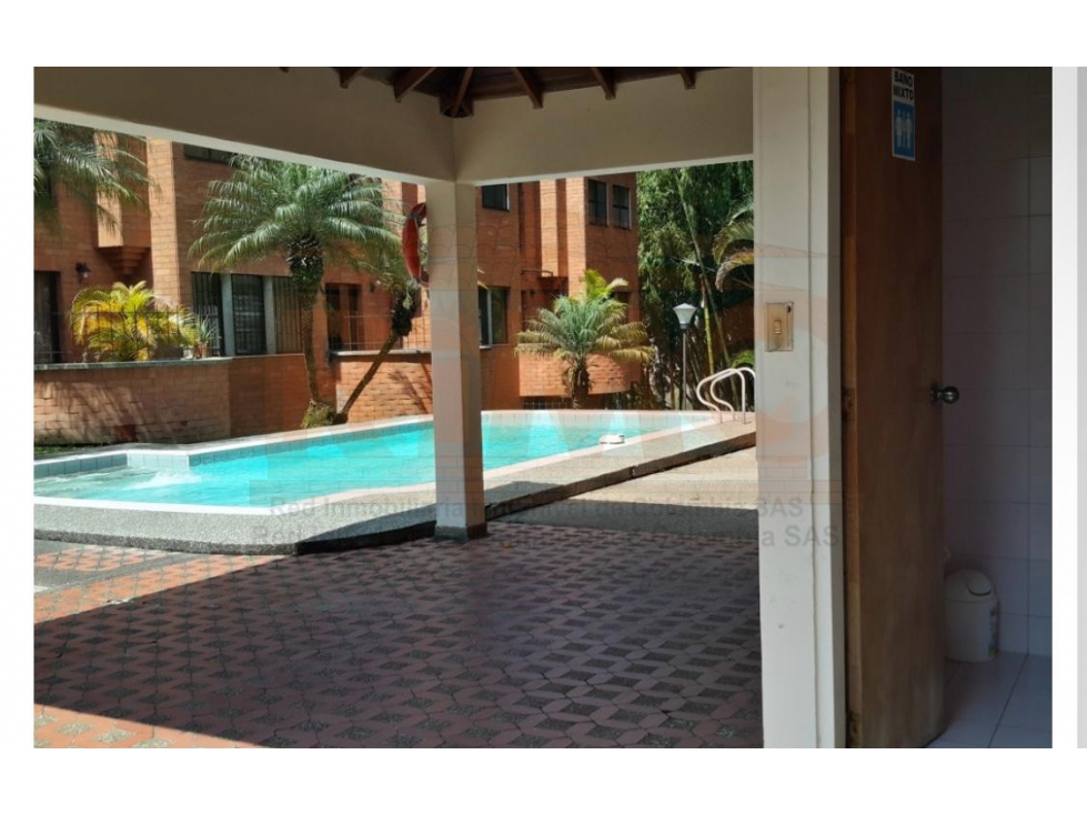 EN VENTA AMPLIA CASA EN ALAMOS PEREIRA