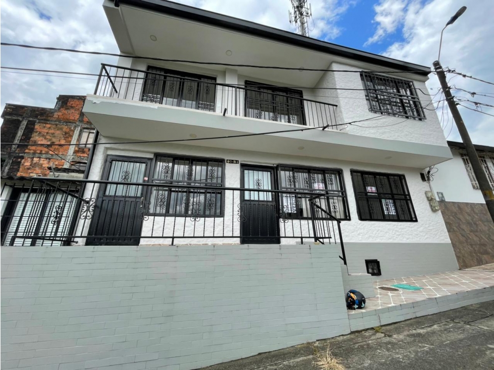 EN VENTA CASA AV SUR JARDIN PEREIRA