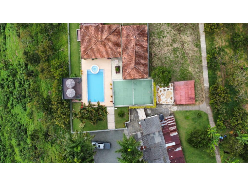EN VENTA FINCA PRODUCTIVA CON CABAÑAS VIA ALTAGRACIA PEREIRA — foto 2