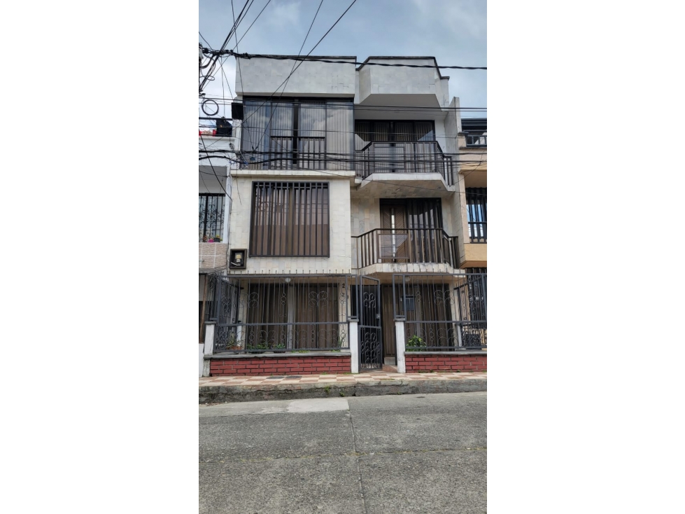 EN VENTA CASA EN LA PRADERA DOSQUEBRADAS