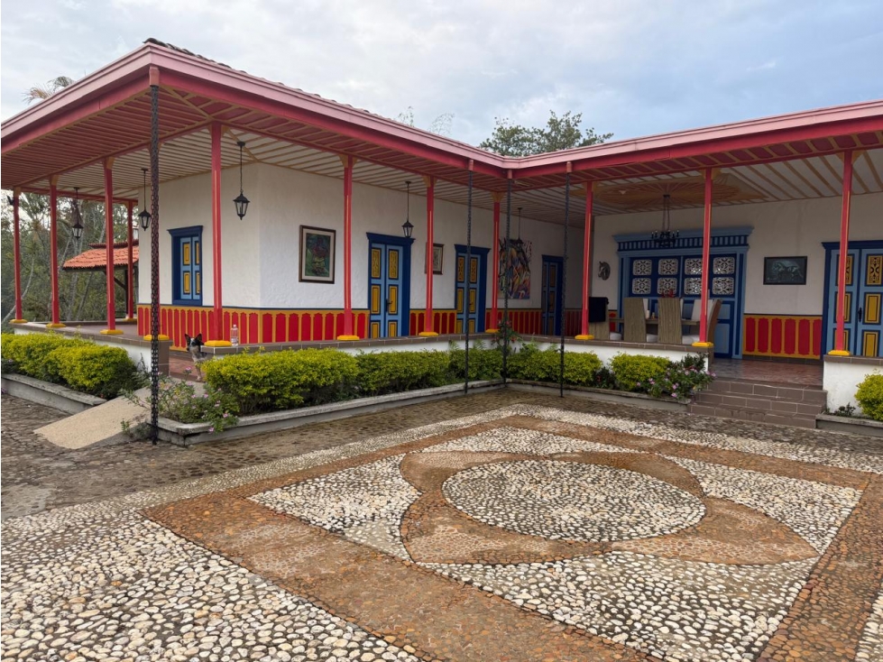 FINCA EN VENTA 7 HAB Y 580 M² EN MORELIA, PEREIRA