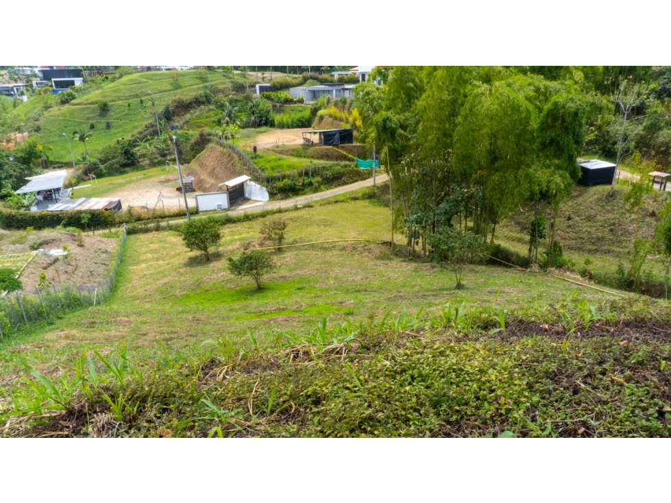 EN VENTA LOTE EN VIA CONDINA PEREIRA