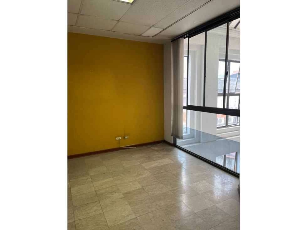 EN VENTA OFICINA EN EL CENTRO DE PEREIRA