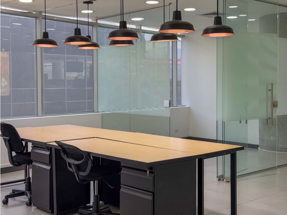 Oficina para renta tradicional en El Poblado, en centro empresarial — foto 2
