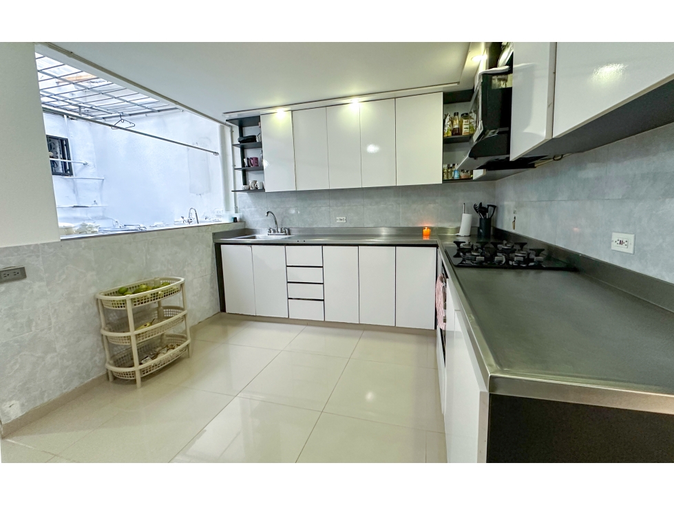 Espectacular casa esquinera en venta Laureles — foto 6