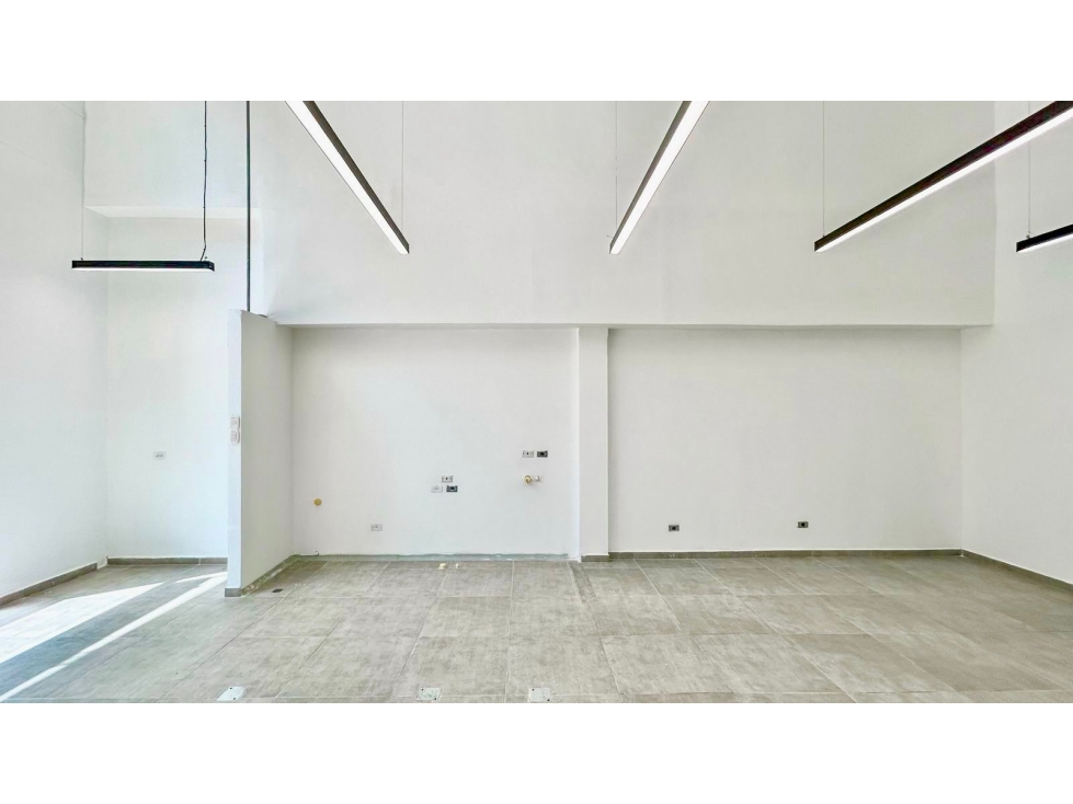 Local comercial para la renta en San Fernando Plaza — foto 2
