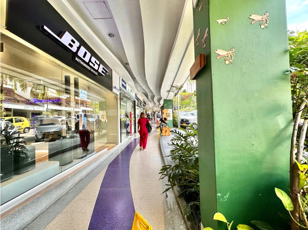 Local comercial para la venta en el C.C Oviedo