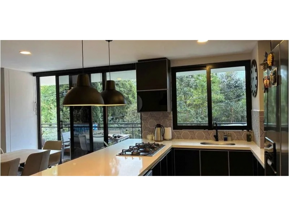 Apartamento remodelado en El Poblado Castropol — foto 2