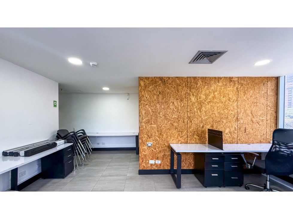 Oficina para renta tradicional en El Poblado, en centro empresarial — foto 2