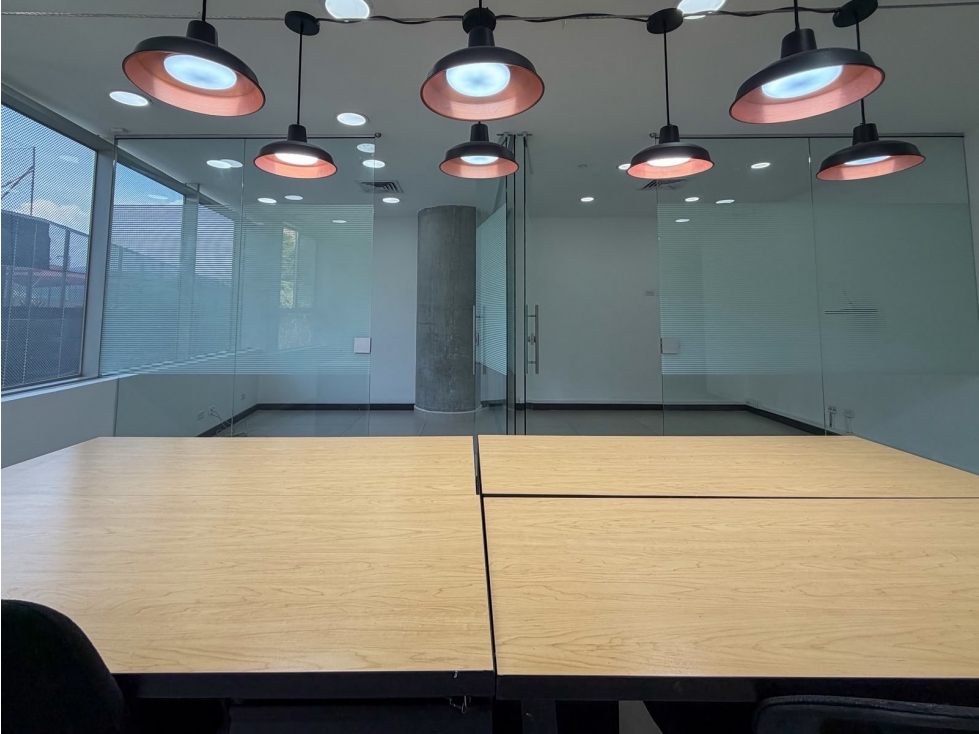 Oficina para renta tradicional en El Poblado, en centro empresarial — foto 3