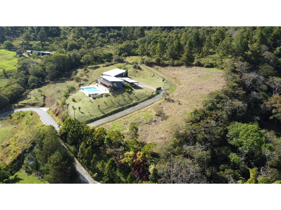 Lote en parcelación en Copacabana