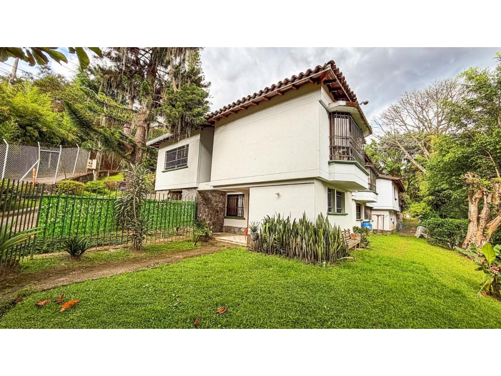 Casa campestre para venta en Envigado, loma del escobero