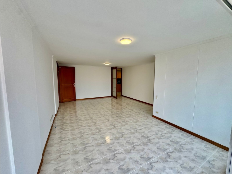 Apartamento para la renta tradicional en altos del Poblado, piso 16