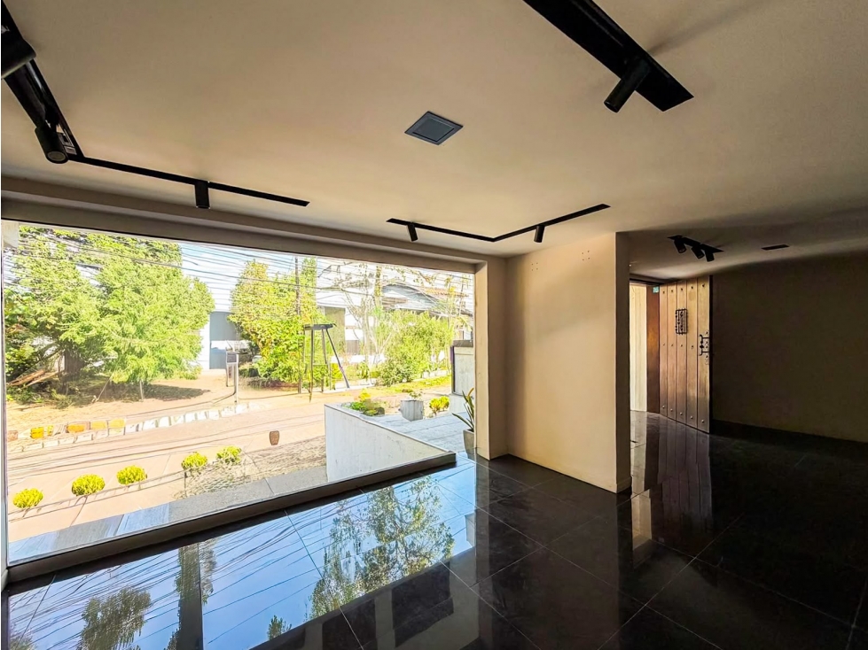 Casa comercial para renta tradicional, El Poblado patio bonito