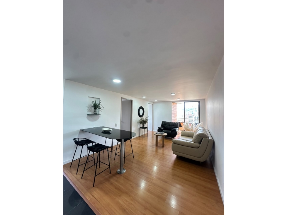 Apartamento para renta amoblada en El Poblado, piso 14