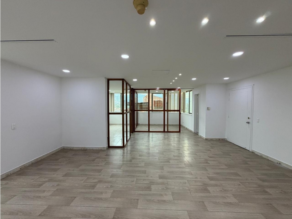 Oficina para renta tradicional en El Poblado, sector Milla de oro — foto 2