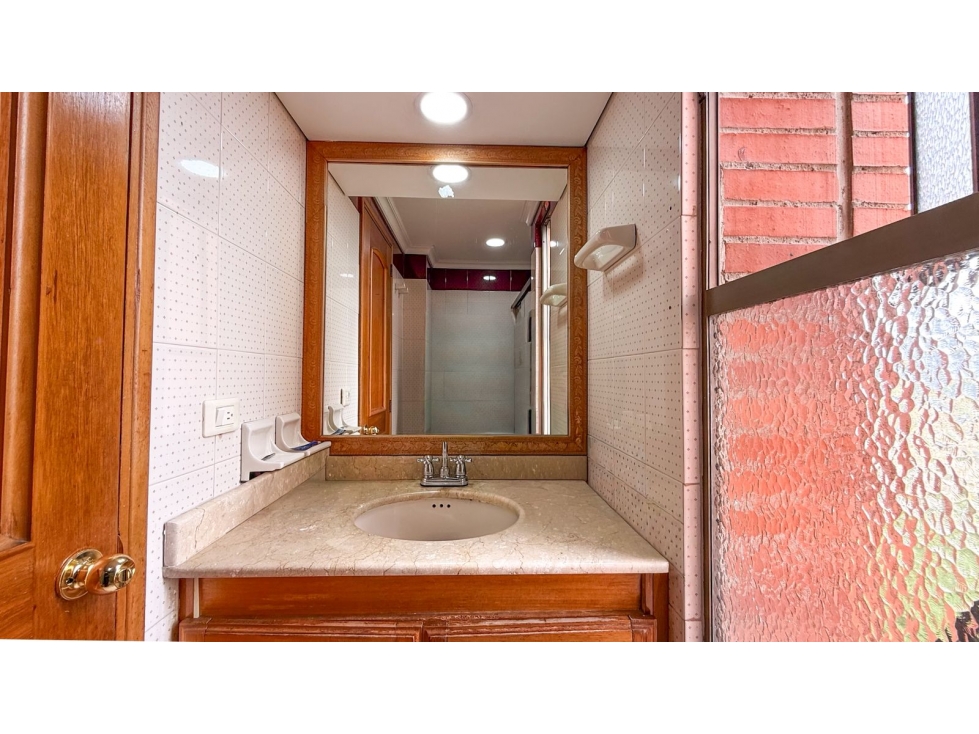 Apartamento para la venta en El Poblado, cerca al CC Santafé, piso 4 — foto 5