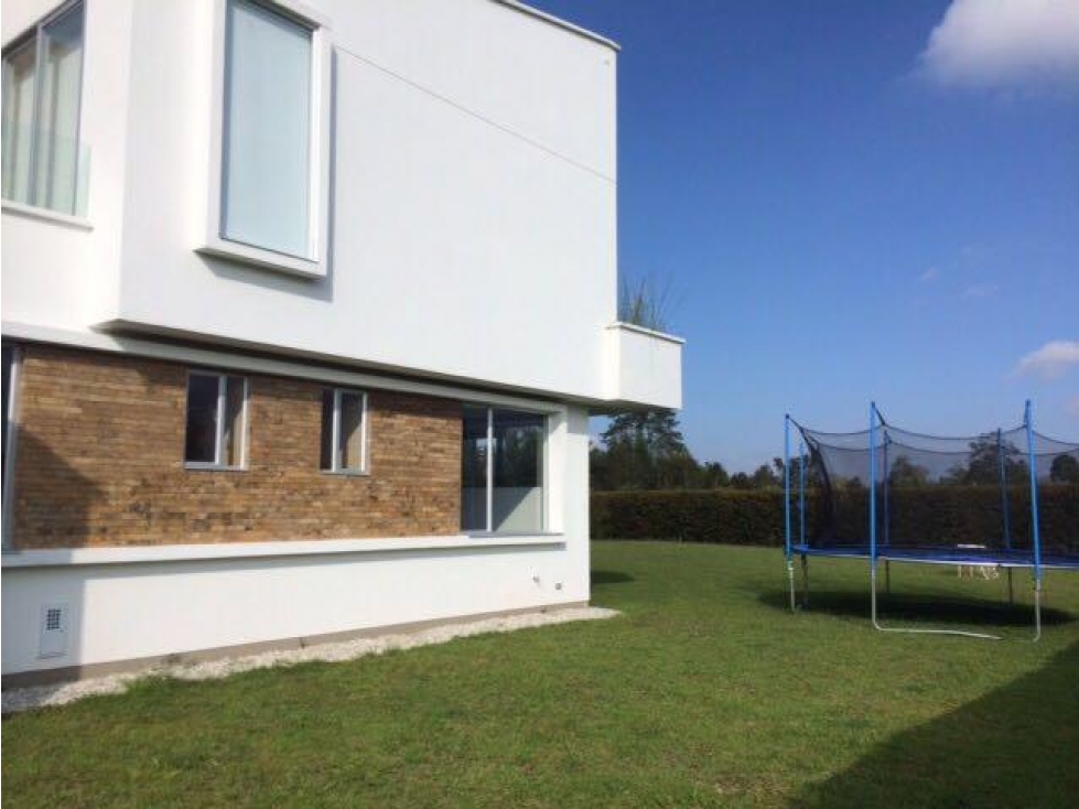 Casa para la venta en Llanogrande dentro de parcelación — foto 3