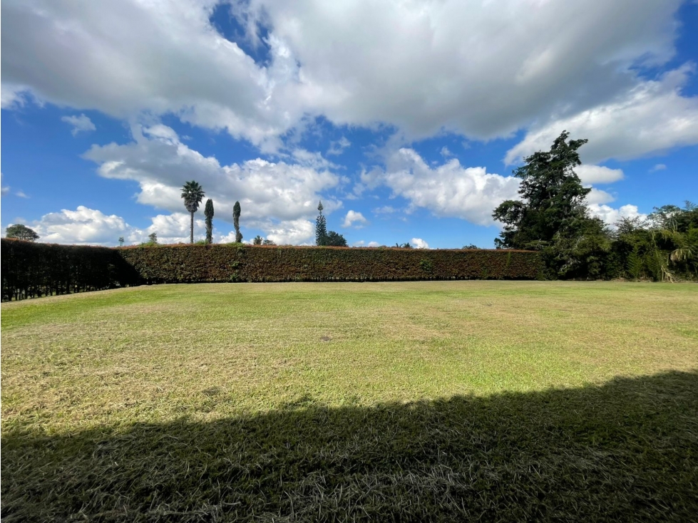 Excelente Lote Ubicado en Parcelación en Llano Grande — foto 3