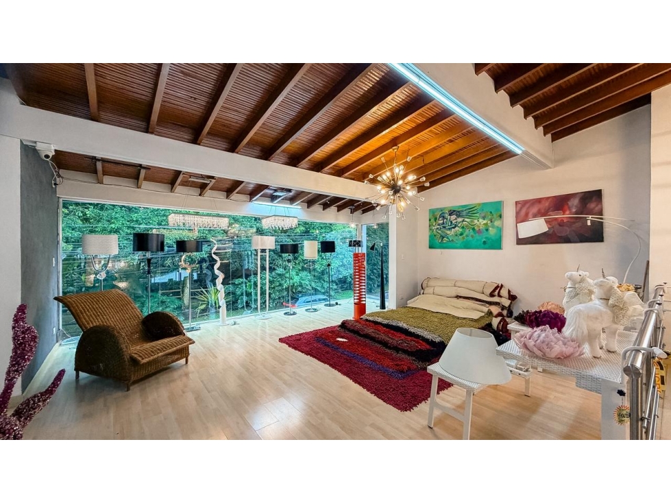 Casa-local para la renta tradicional en El Poblado, Patio bonito