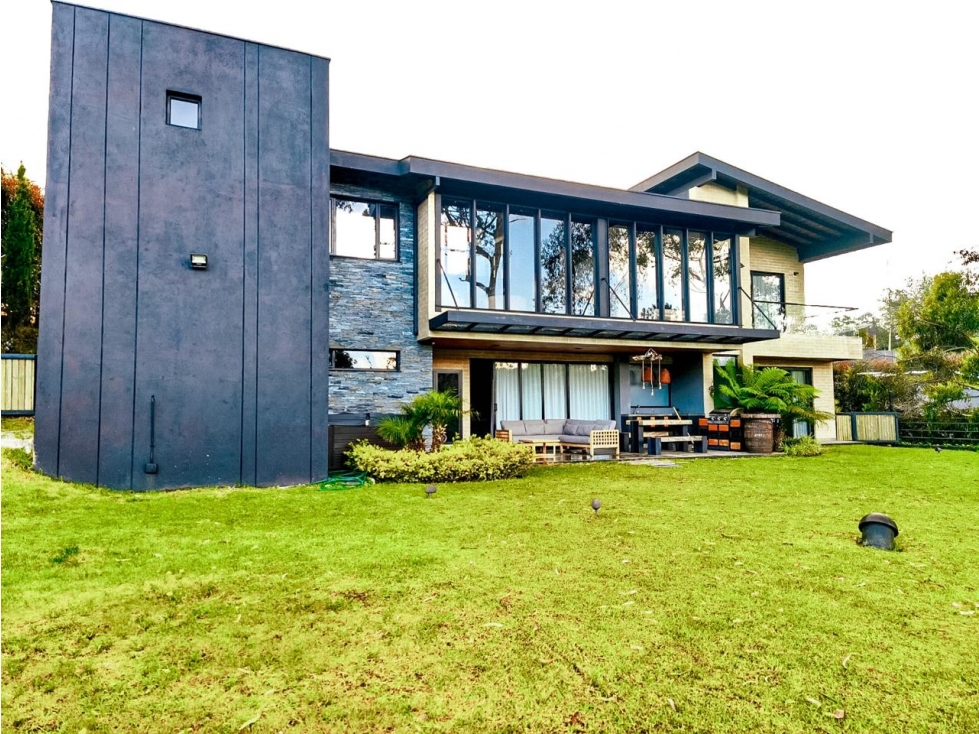 Casa de lujo para la venta y renta en Envigado, unidad cerrada