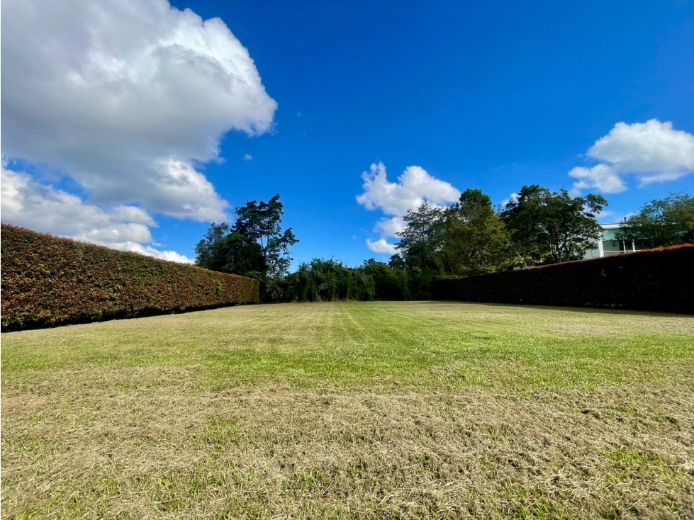 Excelente Lote Ubicado en Parcelación en Llano Grande — foto 4
