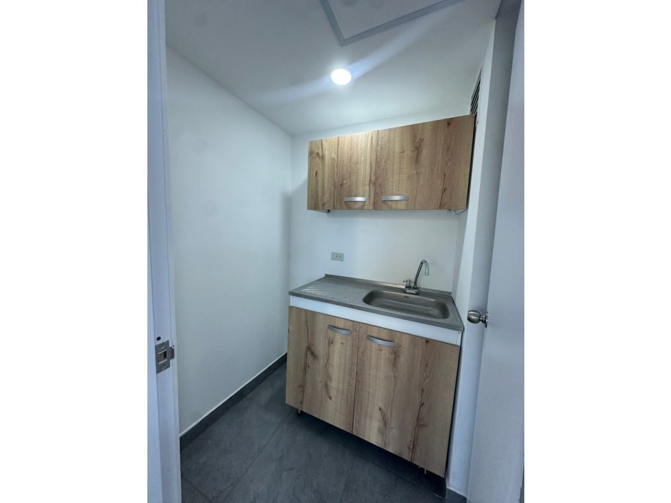 Oficina para venta y renta en Aguacatala, piso 6 - 4