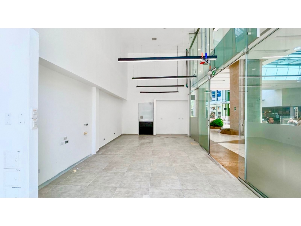 Local comercial para la renta en San Fernando Plaza — foto 6