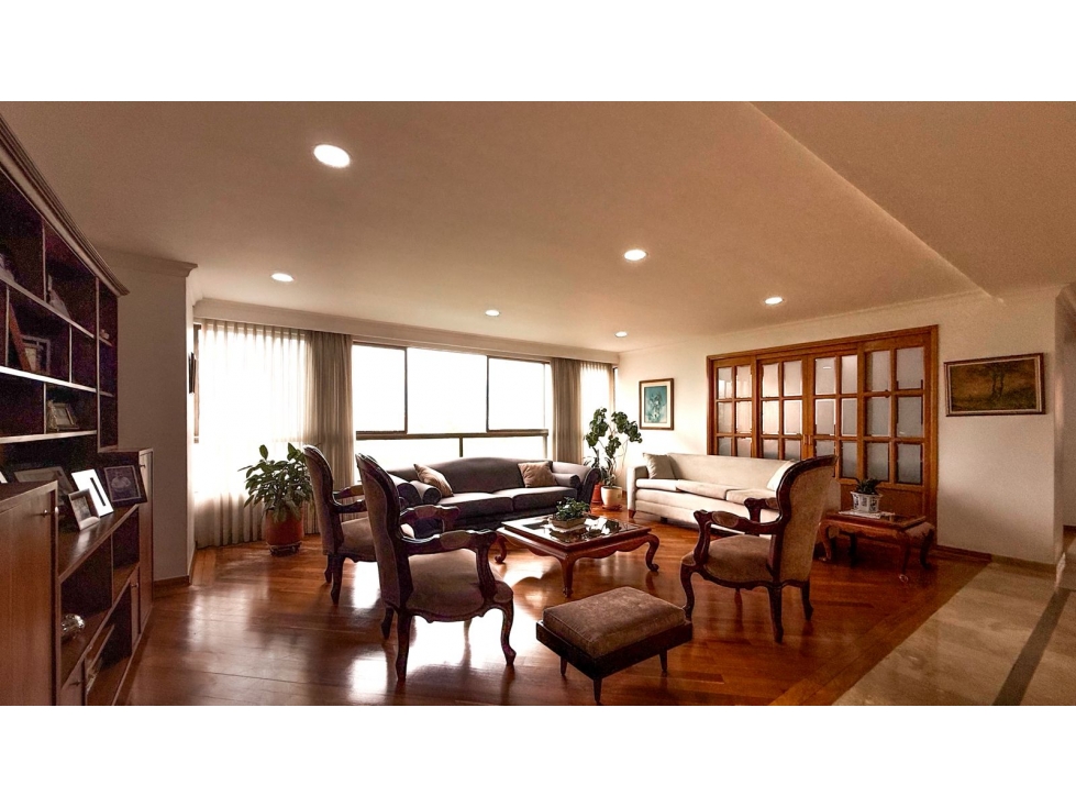 Apartamento para la venta en El Poblado, cerca al CC Santafé, piso 4 — foto 2
