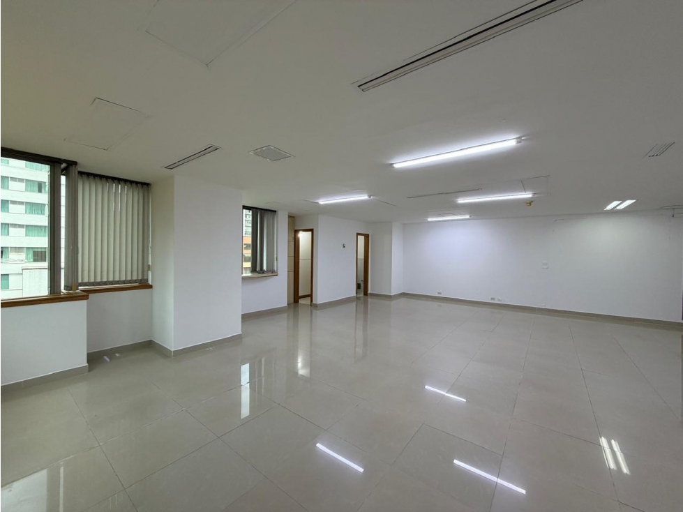 Oficina para renta tradicional en El Poblado, sector Milla de oro — foto 4
