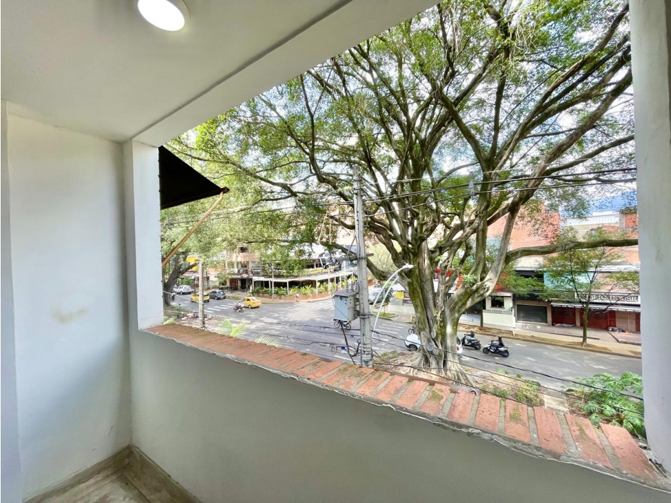Apartamento en Laureles Sobre la Avenida Nutibara