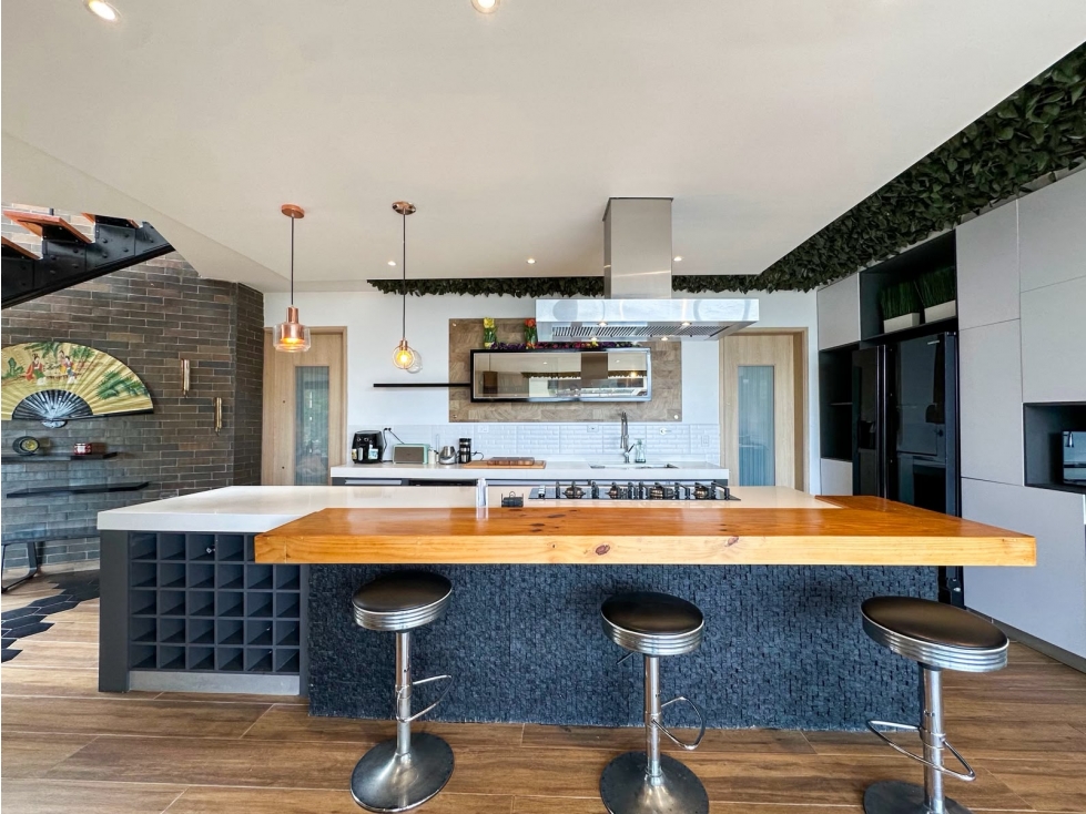 Casa para la venta en El Poblado, en unidad cerrada — foto 2