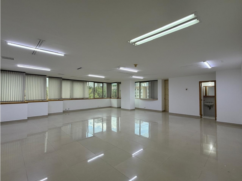 Oficina para renta tradicional en El Poblado, sector Milla de oro — foto 5