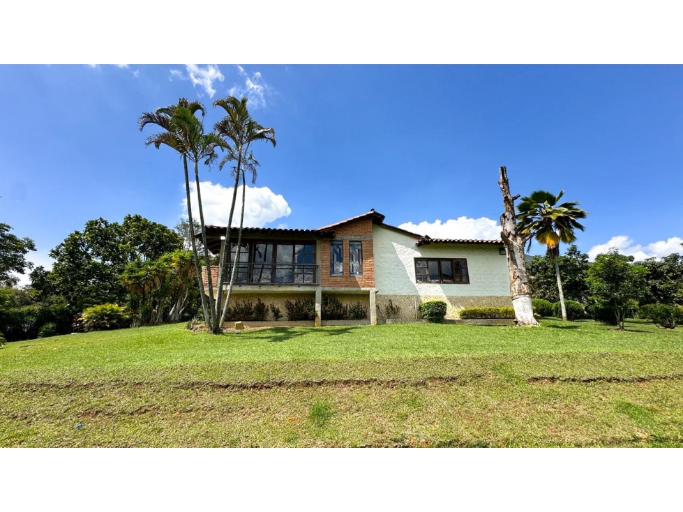 Casa finca en Copacabana para la venta