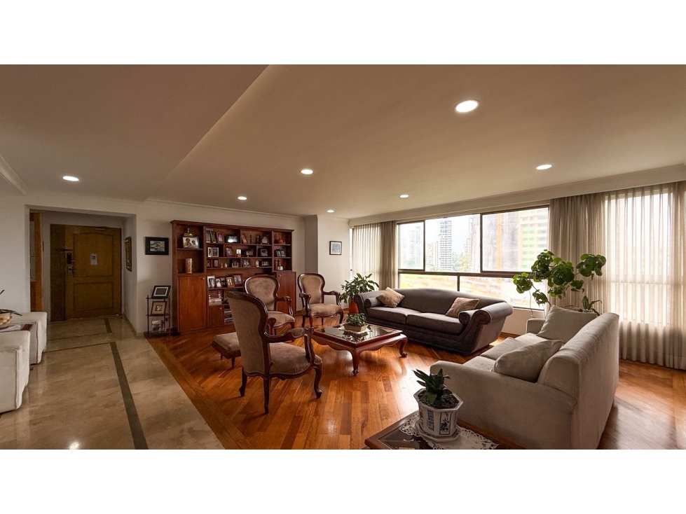 Apartamento para la venta en El Poblado, cerca al CC Santafé, piso 4 — foto 3