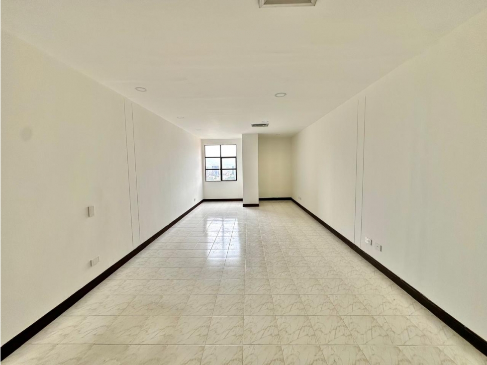 Oficina para la renta tradicional en El Poblado, piso 15