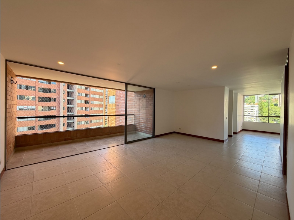Apartamento para renta y venta en El Poblado-Milla de oro, piso 14