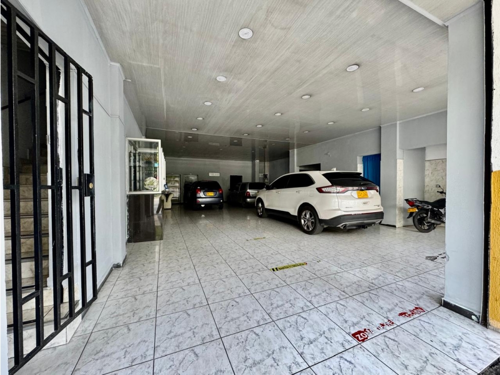 Edificio de 5 niveles para la venta en Laureles