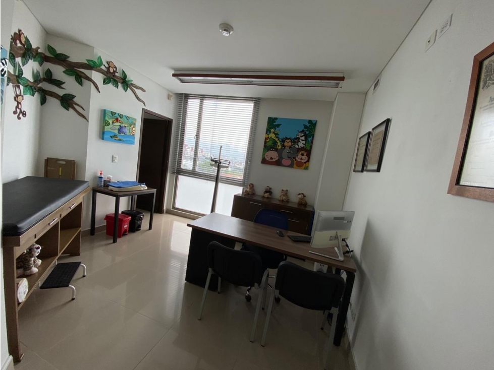 VENDO CONSULTORIO MEDICO EN CLINICA FARALLONES (I.K) CW:8337770 — foto 2