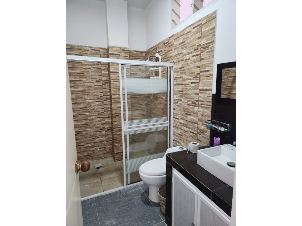 VENDO HERMOSA CASA BIFAMILIAR EXC. UBICACIÓN EN ROZO(FG)CW:7210619 — foto 5