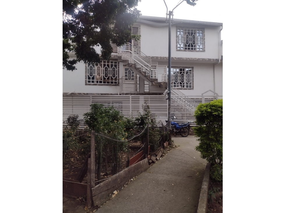 VENDO CASA 3 PISOS INDEPENDIENTES EN GUAYACANES CALI (L.R) CW:10462161